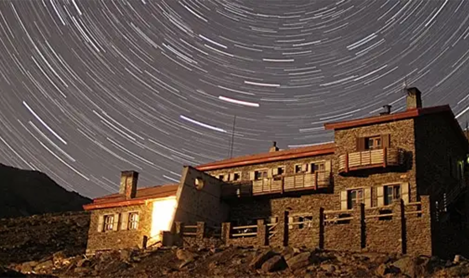 Refugio de Alta Montaña, 90 plazas, vivac y helipuerto. Cabecera del Poqueira.